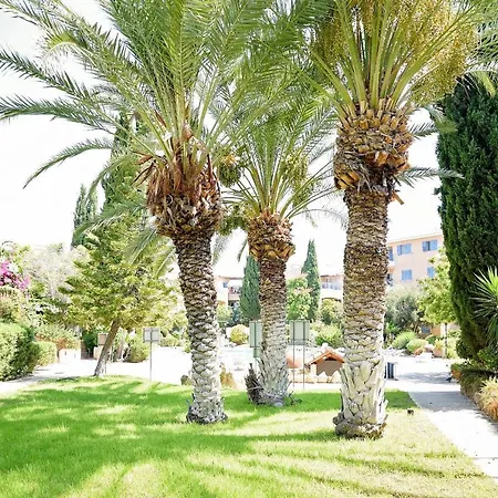 Paradise Gardens With A Large Terrace * بافوس