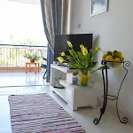 Paradise Gardens With A Large Terrace * פאפוס
